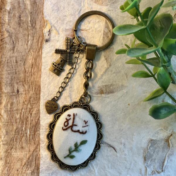 ميدالية نسائية بتصميم أنيق